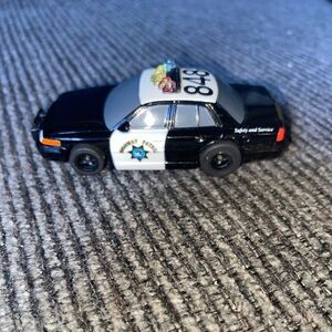HO 1/64 Ford Crown Victoria Police Interceptor